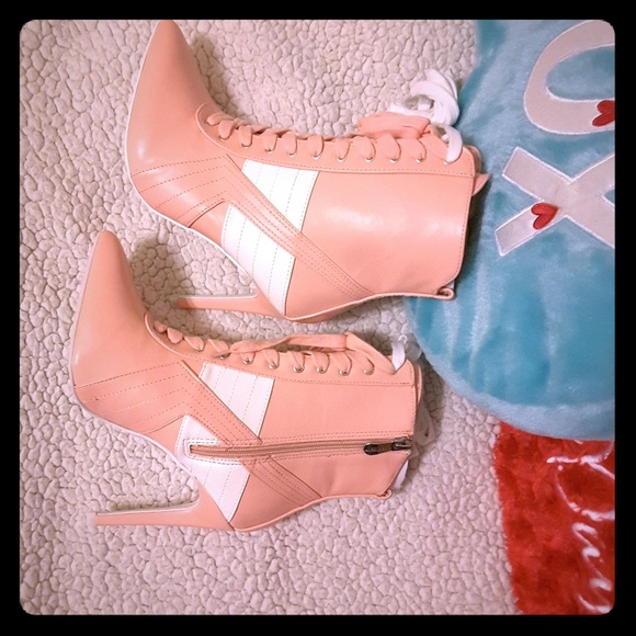 pink leather boots - Picture 1 of 5